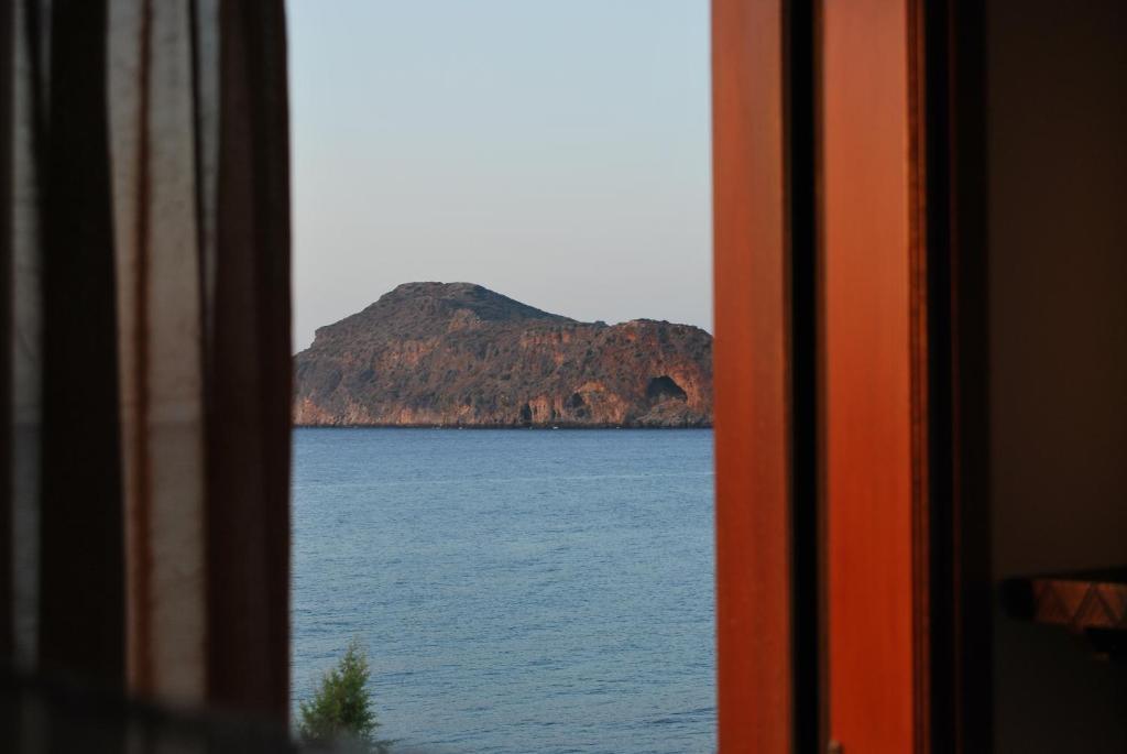 Vasiliki Apartments Platanias  Room photo